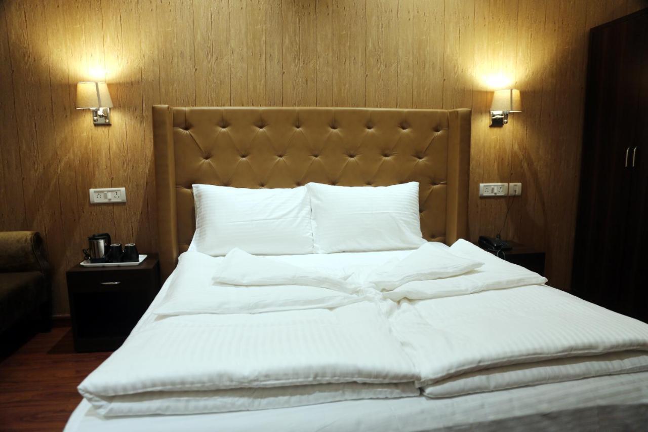 Awadh Inn Noida Dış mekan fotoğraf