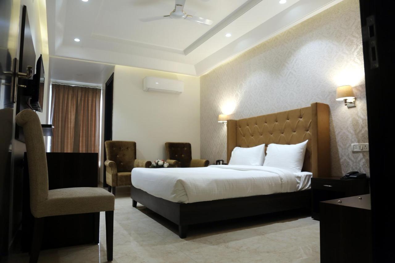Awadh Inn Noida Dış mekan fotoğraf