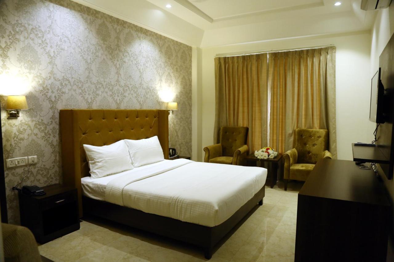 Awadh Inn Noida Dış mekan fotoğraf