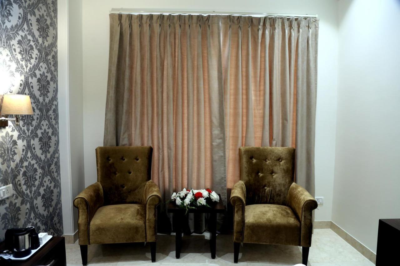 Awadh Inn Noida Dış mekan fotoğraf