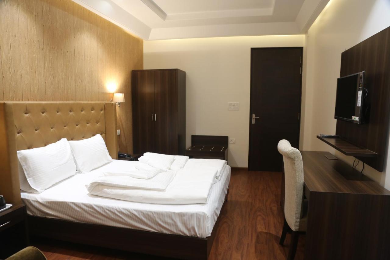 Awadh Inn Noida Dış mekan fotoğraf