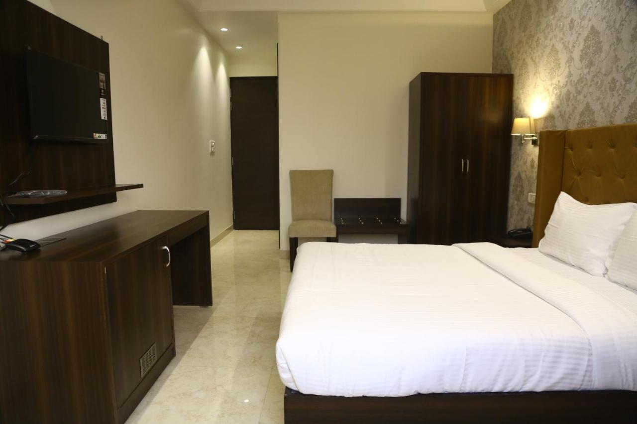 Awadh Inn Noida Dış mekan fotoğraf