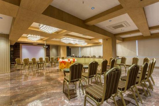 Awadh Inn Noida Dış mekan fotoğraf